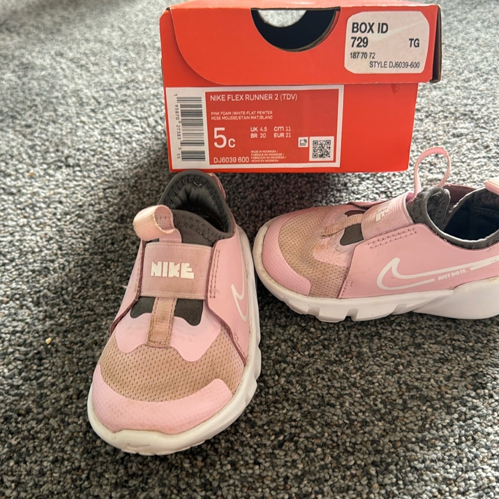 Nike Flex Runner 2. Size 5c